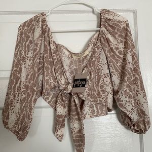 Reptile tie cropped blouse